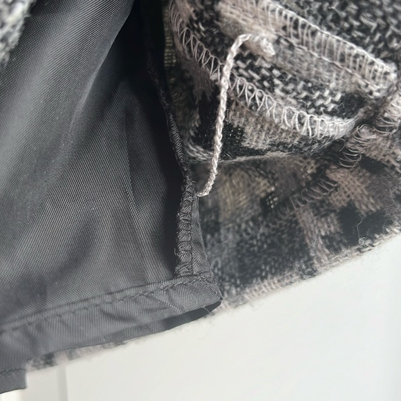 Vintage Y2K Dalia Collection black/grey/white lined pencil skirt. Size US8 - Picture 4 of 11
